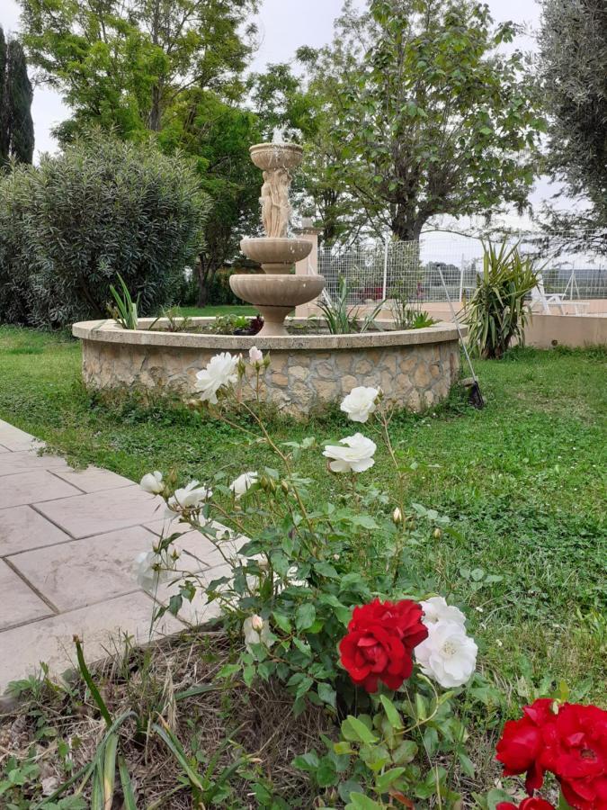 B&B Gite D'Ayran Saint-Quentin-la-Poterie Exteriör bild