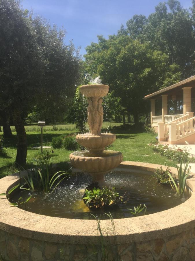 B&B Gite D'Ayran Saint-Quentin-la-Poterie Exteriör bild