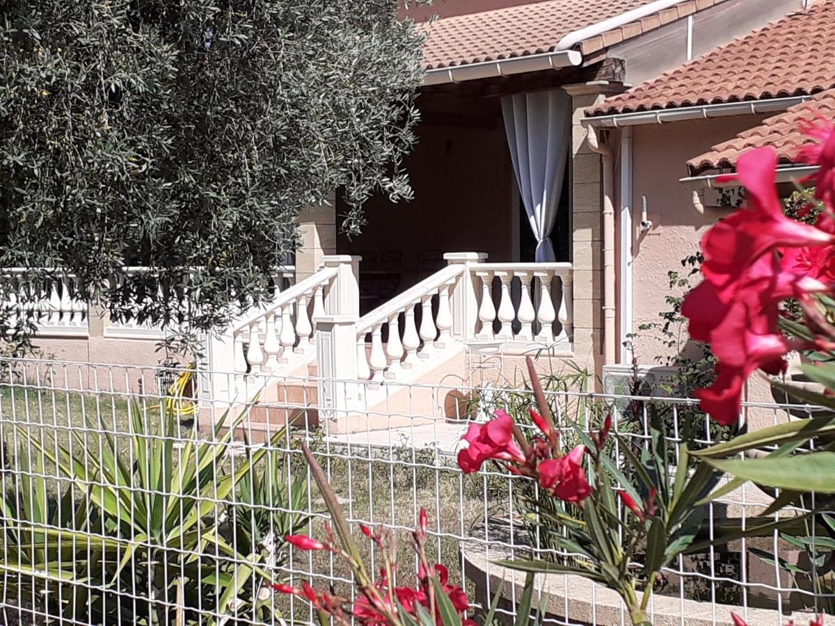 B&B Gite D'Ayran Saint-Quentin-la-Poterie Exteriör bild
