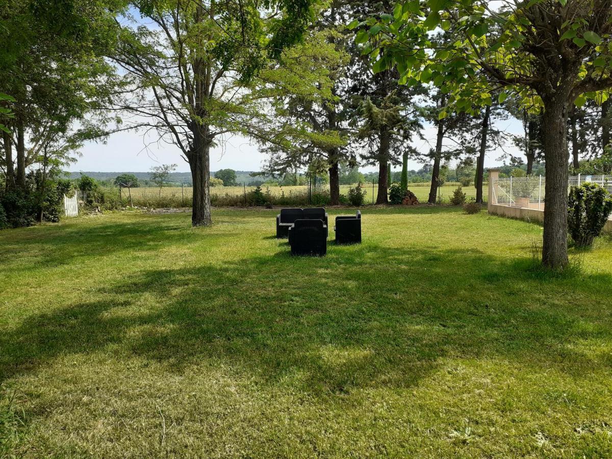 B&B Gite D'Ayran Saint-Quentin-la-Poterie Exteriör bild
