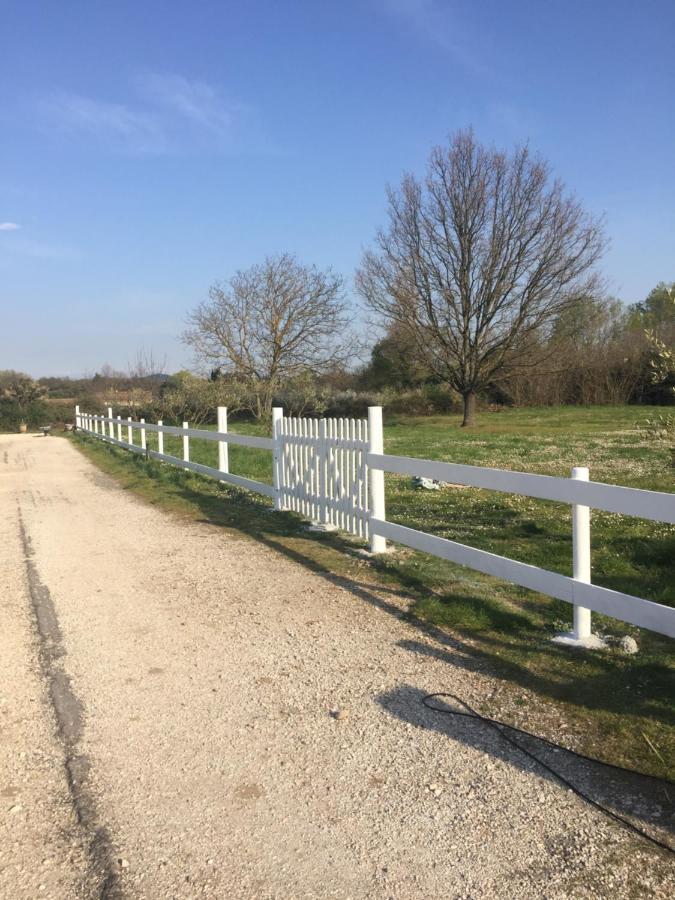 B&B Gite D'Ayran Saint-Quentin-la-Poterie Exteriör bild